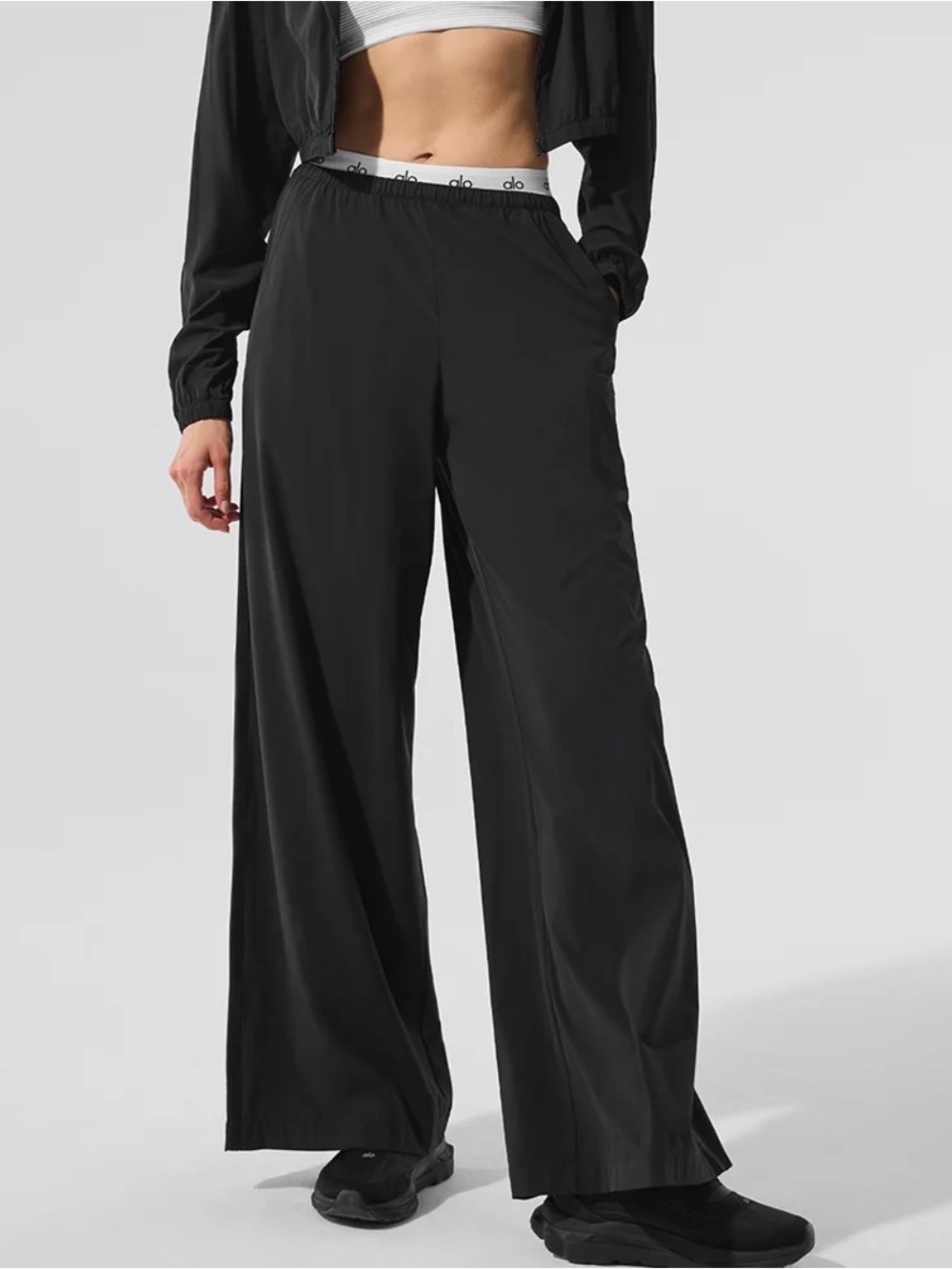 ALO Yoga Breezy Wide Leg Pant - size Medium Long